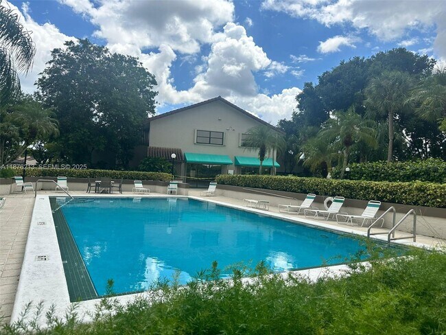 Foto del edificio - 8563 SW 115th Ct