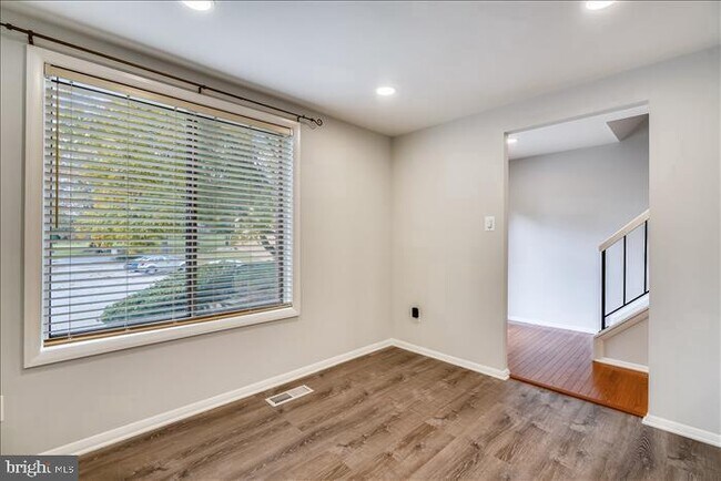 Building Photo - 8993 Watchlight Ct