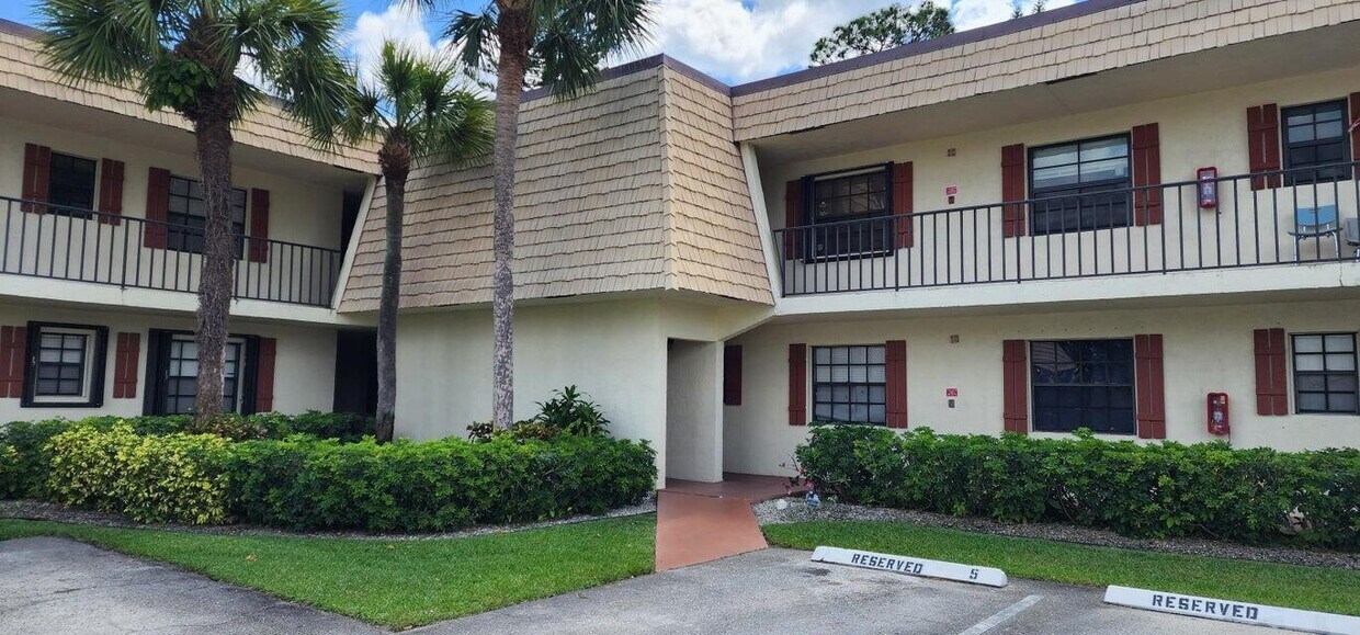 Primary Photo - 4466 Oak Terrace Dr