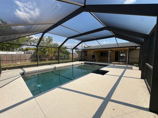 Building Photo - Cape Coral 3-bedroom 2 bath Pool home available NOW!