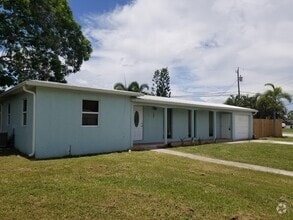 Building Photo - 195 SE Serenata Ct