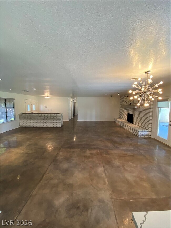 Foto del edificio - 2521 E Serene Ave