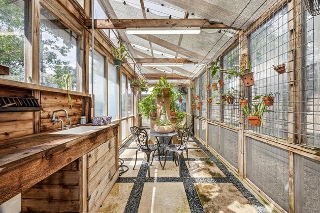 Foto del edificio - 1106 Fairmount Ave