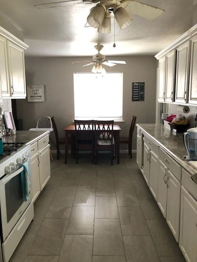 Building Photo - 514 E. SANDRA 3 BEDROOM 2 BATHROOM HOME TU...