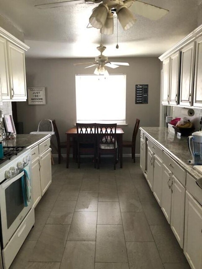 Foto del edificio - 514 E. SANDRA 3 BEDROOM 2 BATHROOM HOME TU...