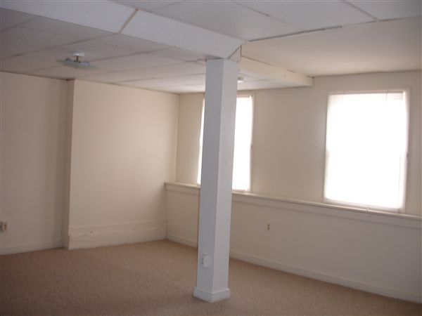 Building Photo - 219 Howe Ave