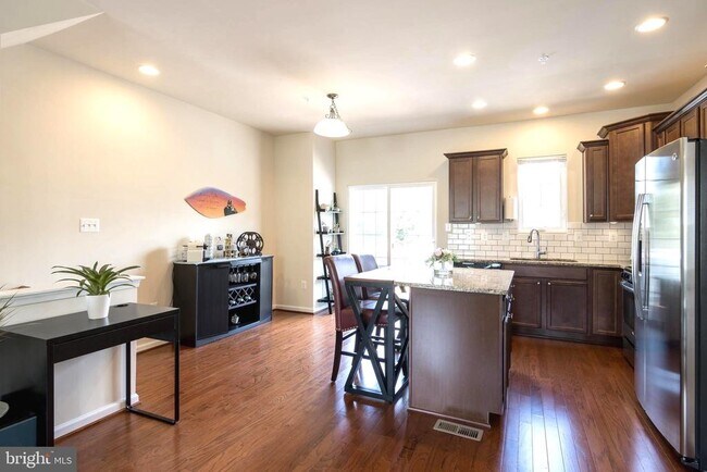 Foto del edificio - 630 Warblers Perch Wy