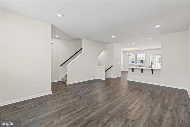 Building Photo - 9 Venice Ln