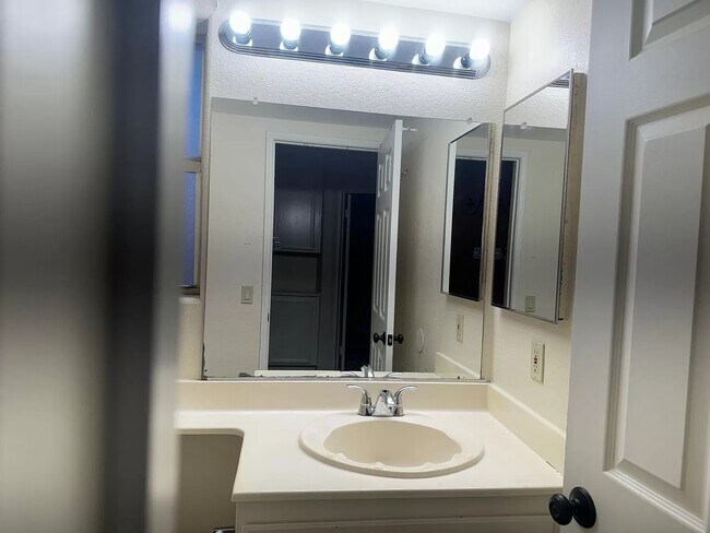 Foto del edificio - 10210 Southridge Dr