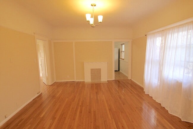 Building Photo - 1417 N Mansfield Ave