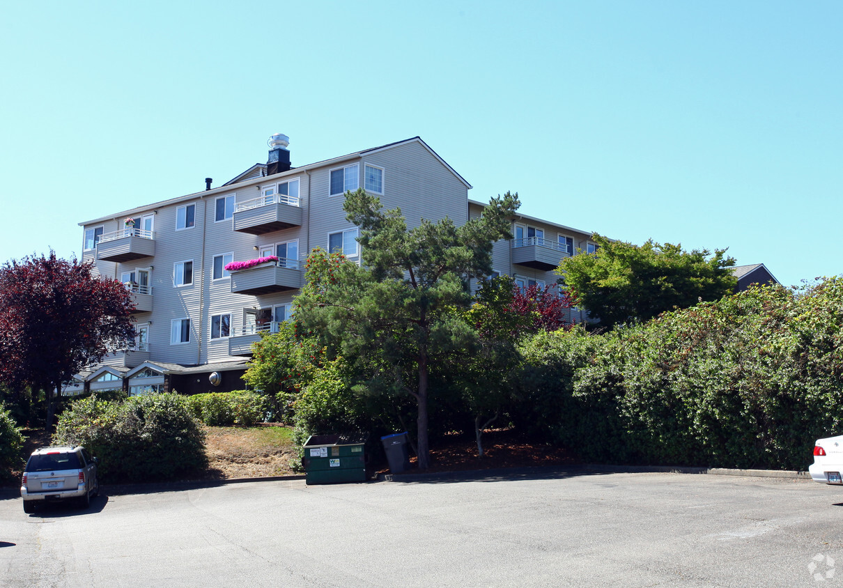 Building Photo - Canterbury Manor