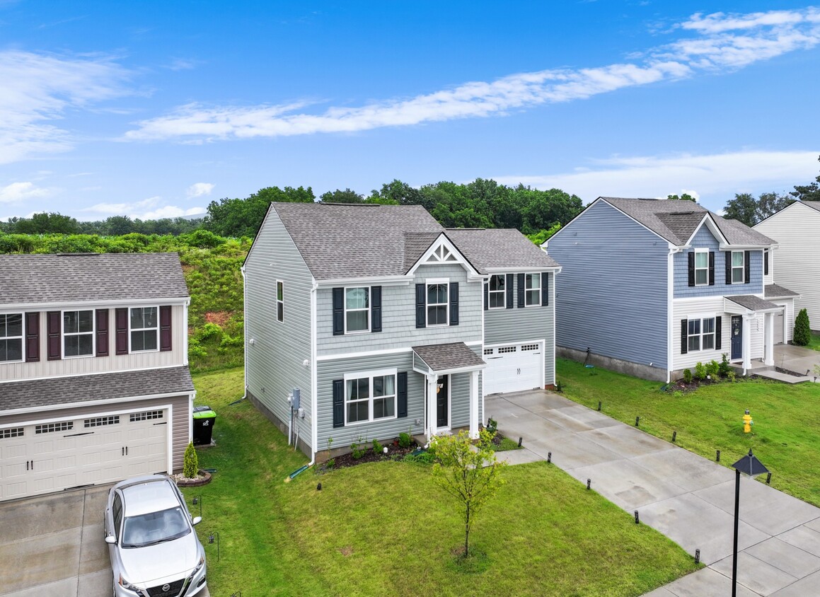 Foto principal - 2324 Brokeshire Dr