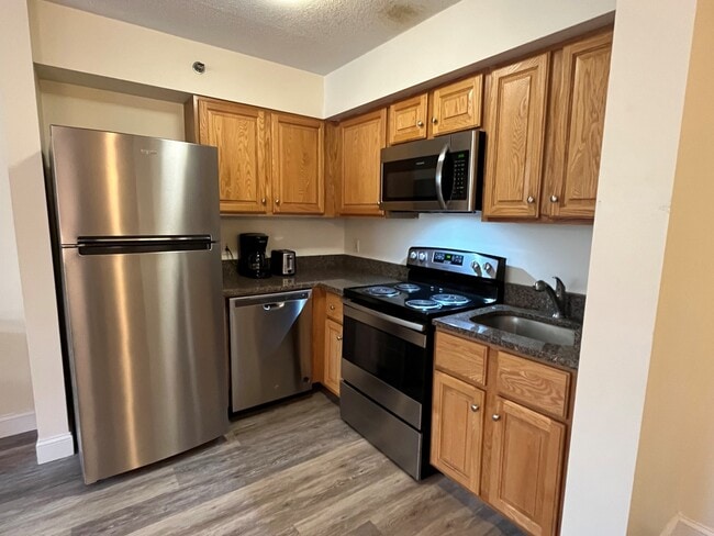 Building Photo - 44 Montvale Avenue