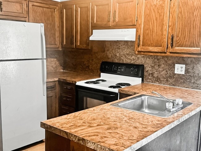 Building Photo - 8630 Lane Ave