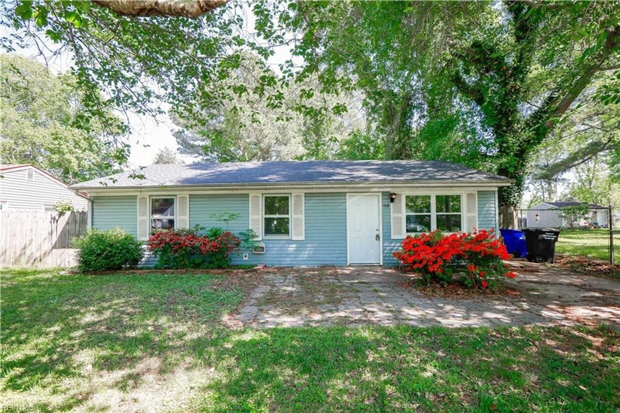 Primary Photo - Charming Single Family 3 bedroom Ranch for...