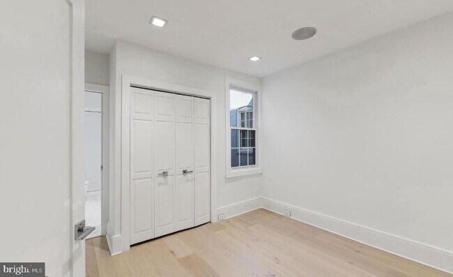 Foto del edificio - 1664 Avon Pl NW