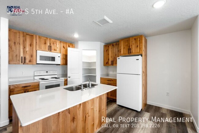 Building Photo - 3 Bedroom 1 Bath Apartment - Fiber Internet