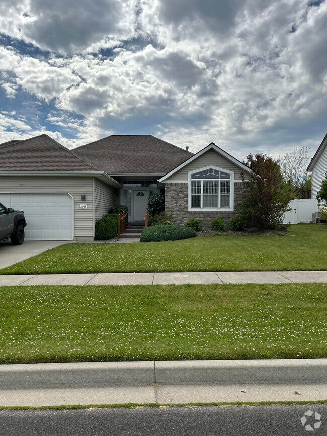 Building Photo - 2943 W Blueberry Cir