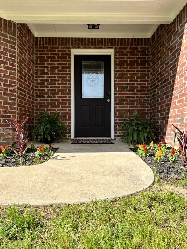 Foto del edificio - 3 br, 2 bath House - 104 Forrest View Court