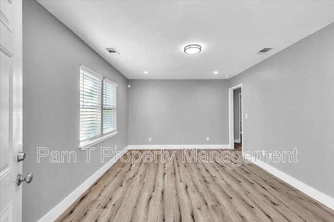 Building Photo - 2514 Florida Ave