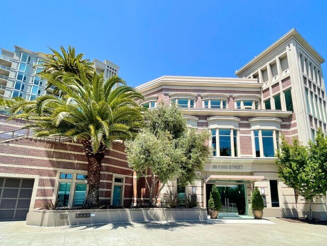 Photo - 2BR/2BA Remodeled PANO VIEW Penthouse in t...