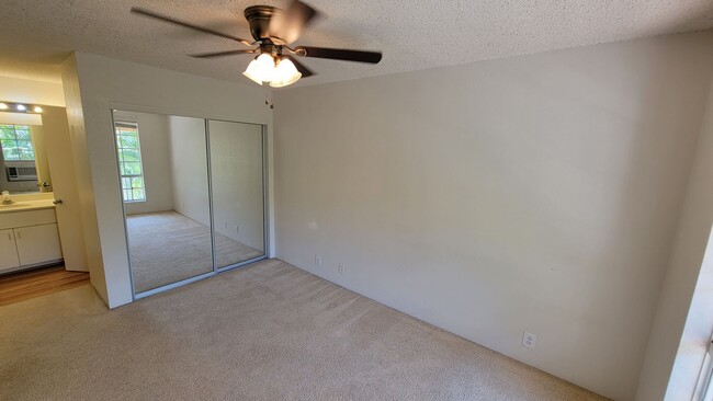 Foto del edificio - Crosspointe 1 Bedroom 1 Bath Partly Furnis...