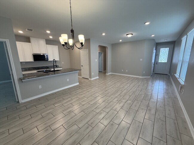 Foto del edificio - 15223 Liberty Station