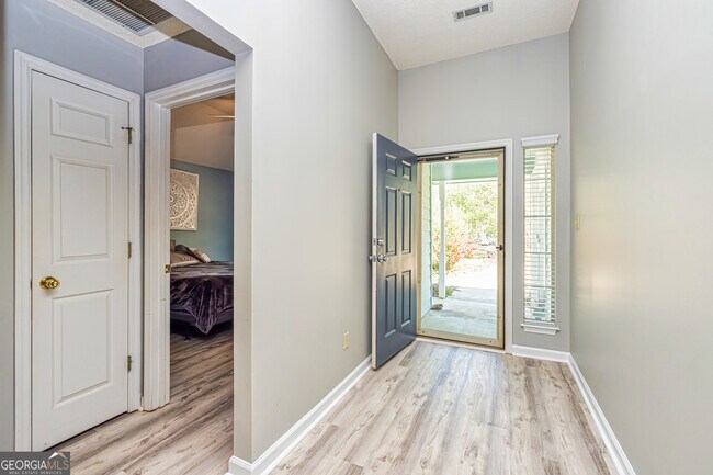 Building Photo - 45 Firethorne Dr