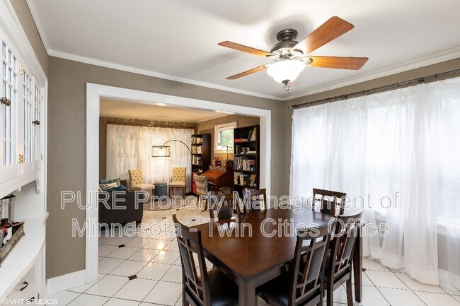 Foto del edificio - 1017 Chatsworth St N