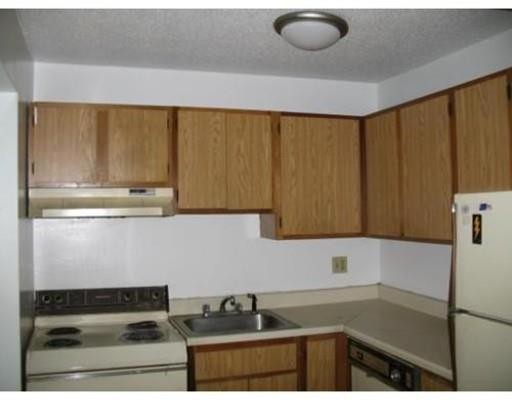 Building Photo - 75 Scotch Pond Pl