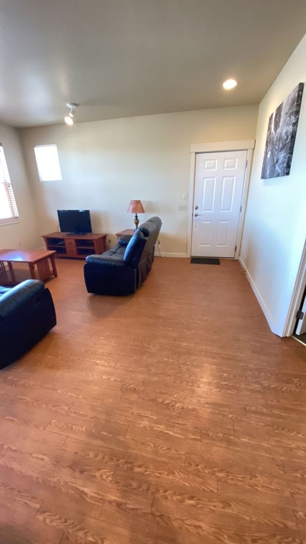 Building Photo - 4395 Westshore Dr NE