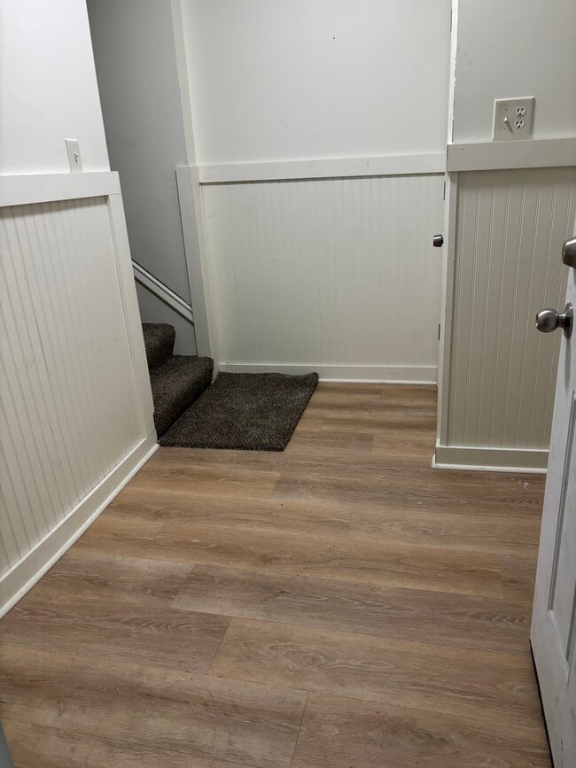 Foyer with laundry in closet - 22 E Highland Ave