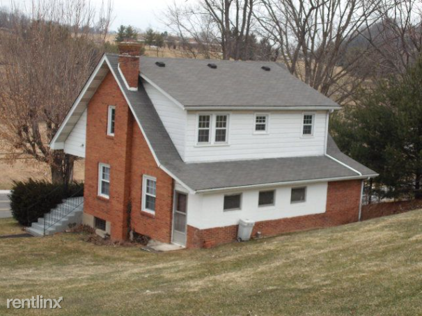Building Photo - 4 br, 1 bath House - 150 Main Street