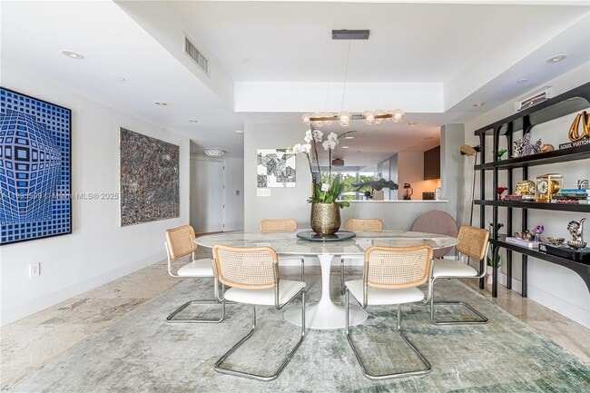 Building Photo - 2627 S Bayshore Dr