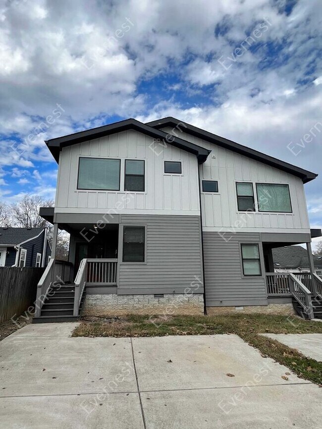 Foto del edificio - 549B Moore Ave