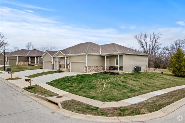 Building Photo - 7400 Isabel Ct