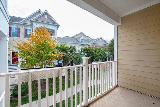 Foto del edificio - Spacious 3-Bedroom Condo in Prime Raleigh Location!