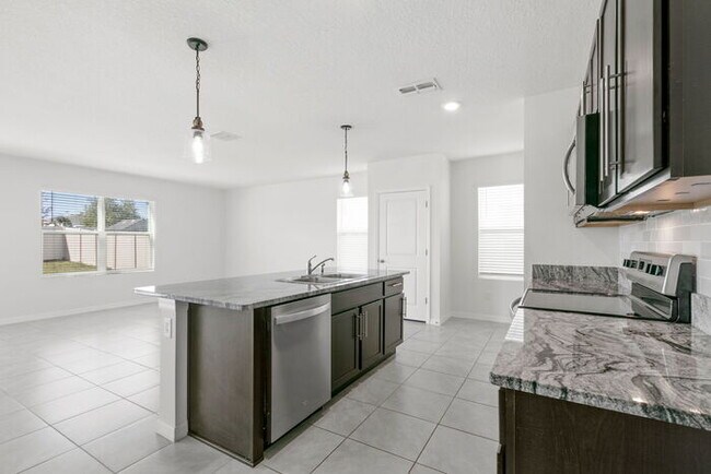 Foto del edificio - LIKE3 NEW Home For Rent in Avalon Park West!