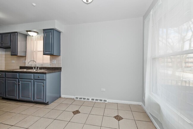 Foto del edificio - Spacious 3 Bedroom Home in Auburn Gresham ...