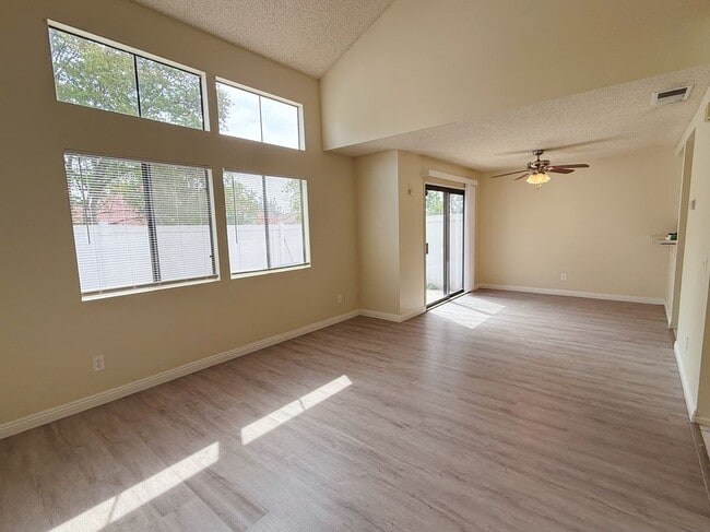 Building Photo - 8547 San Jacinto Ct