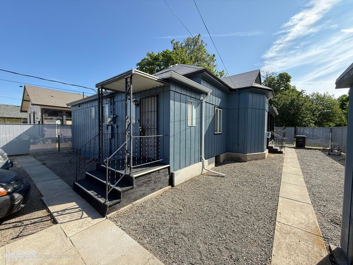Foto principal - 704 N Naches Ave