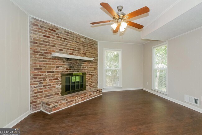 Foto del edificio - 6650 Walker Rd
