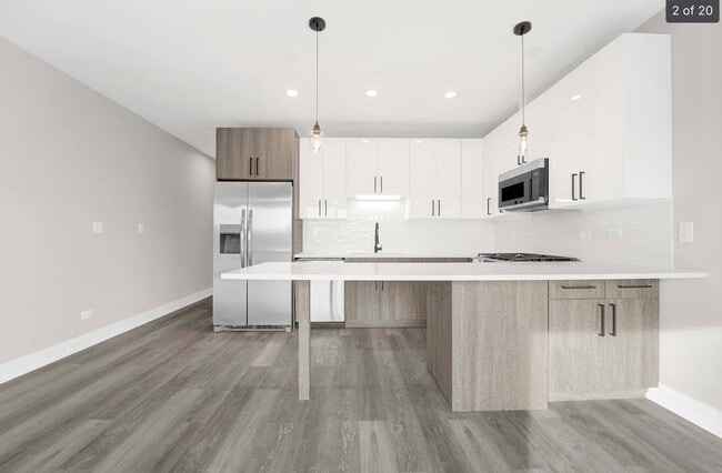 Building Photo - 5418 W Belmont Ave