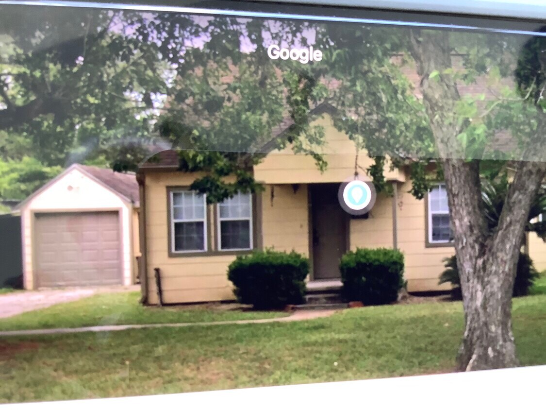 Primary Photo - 416 W Brazos Ave