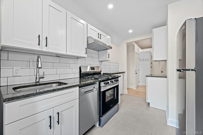 Foto del edificio - 12 Thomas Pl