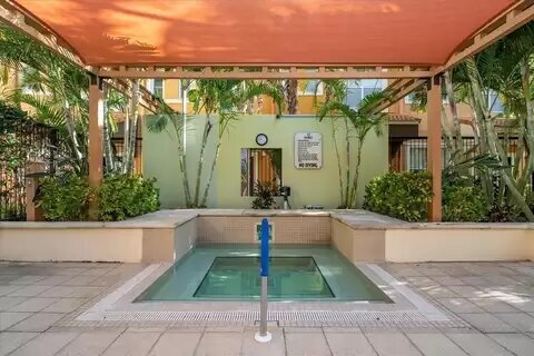 ¡El nuevo patio abrirá en enero! En la imagen se muestra el antiguo patio. - 200 4th Ave S