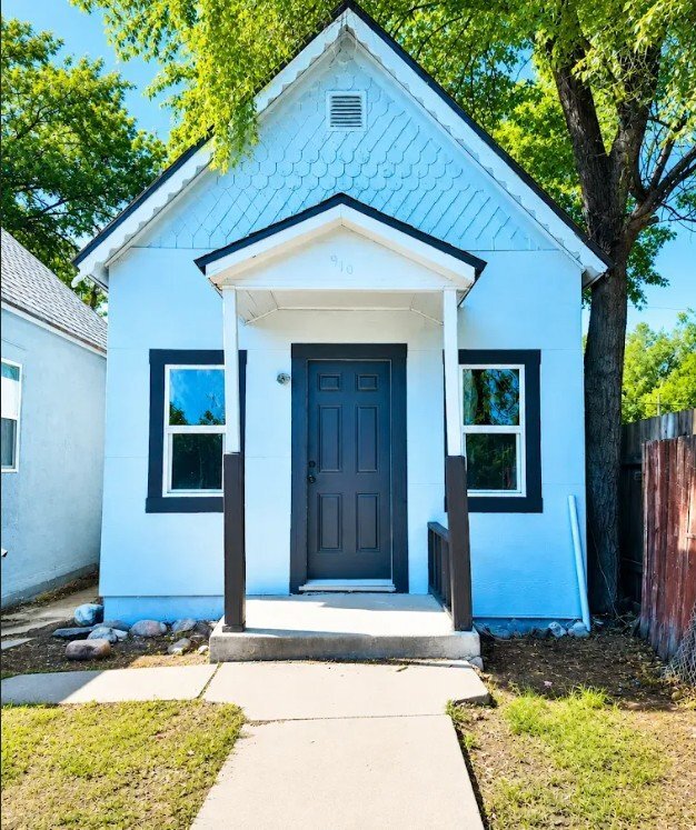 Building Photo - 910 W 13th St