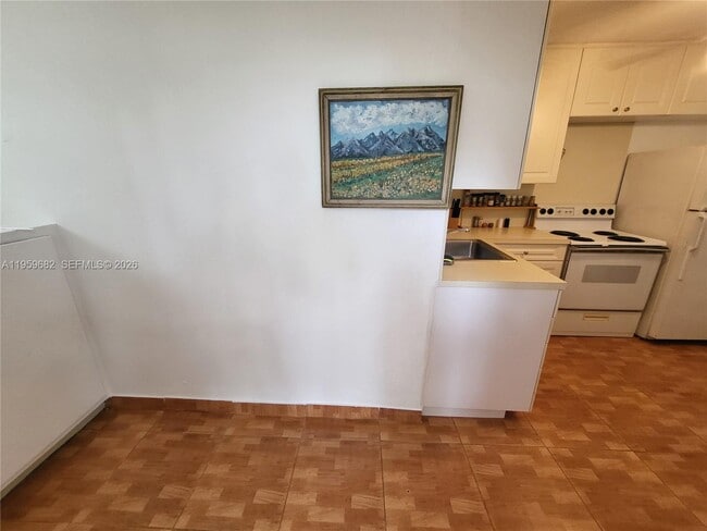 Foto del edificio - 243 SW 12th St