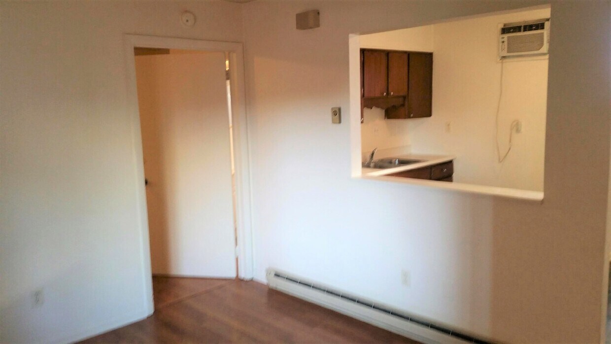 Primary Photo - 33 6th Ave W