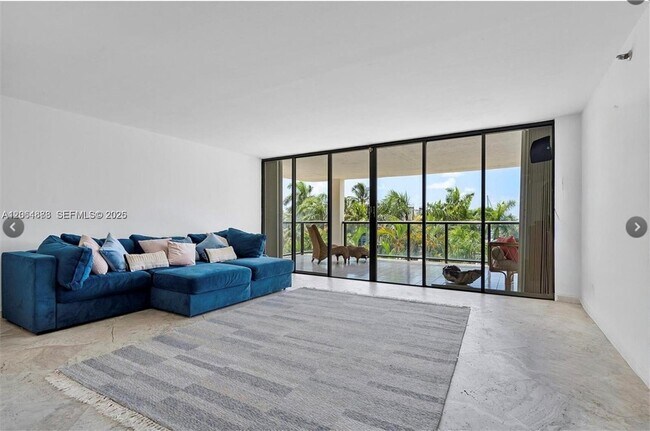 Foto del edificio - 2575 S Bayshore Dr
